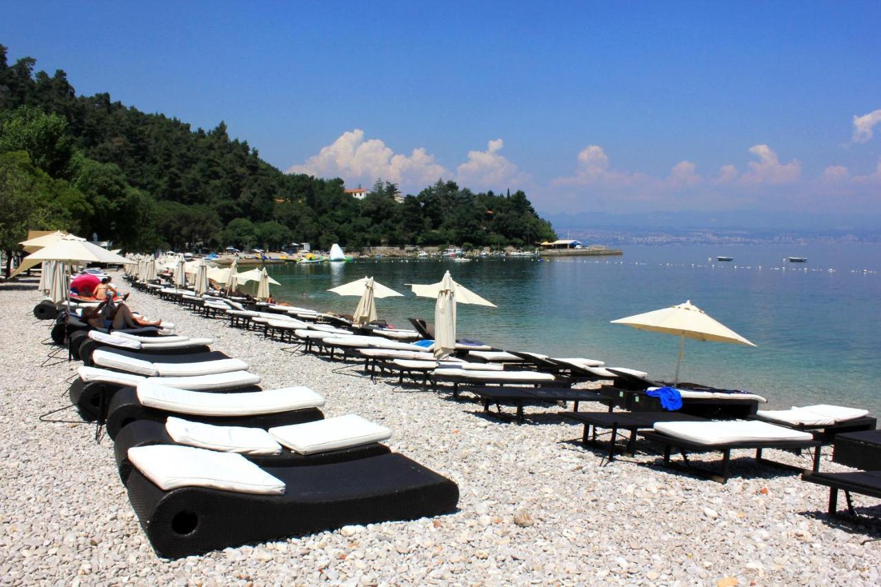 Apartments By The Sea Medveja, Opatija - 7720 Lovran Eksteriør bilde