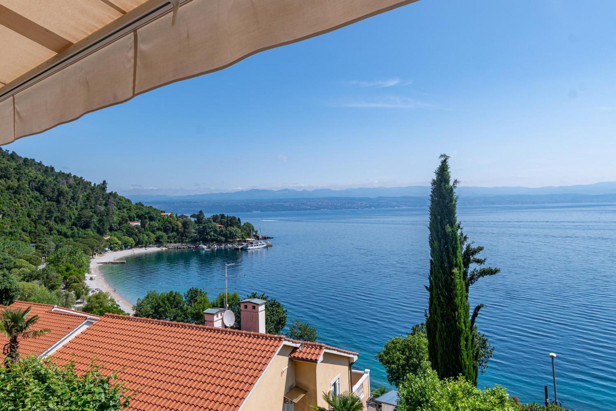 Apartments By The Sea Medveja, Opatija - 7720 Lovran Eksteriør bilde