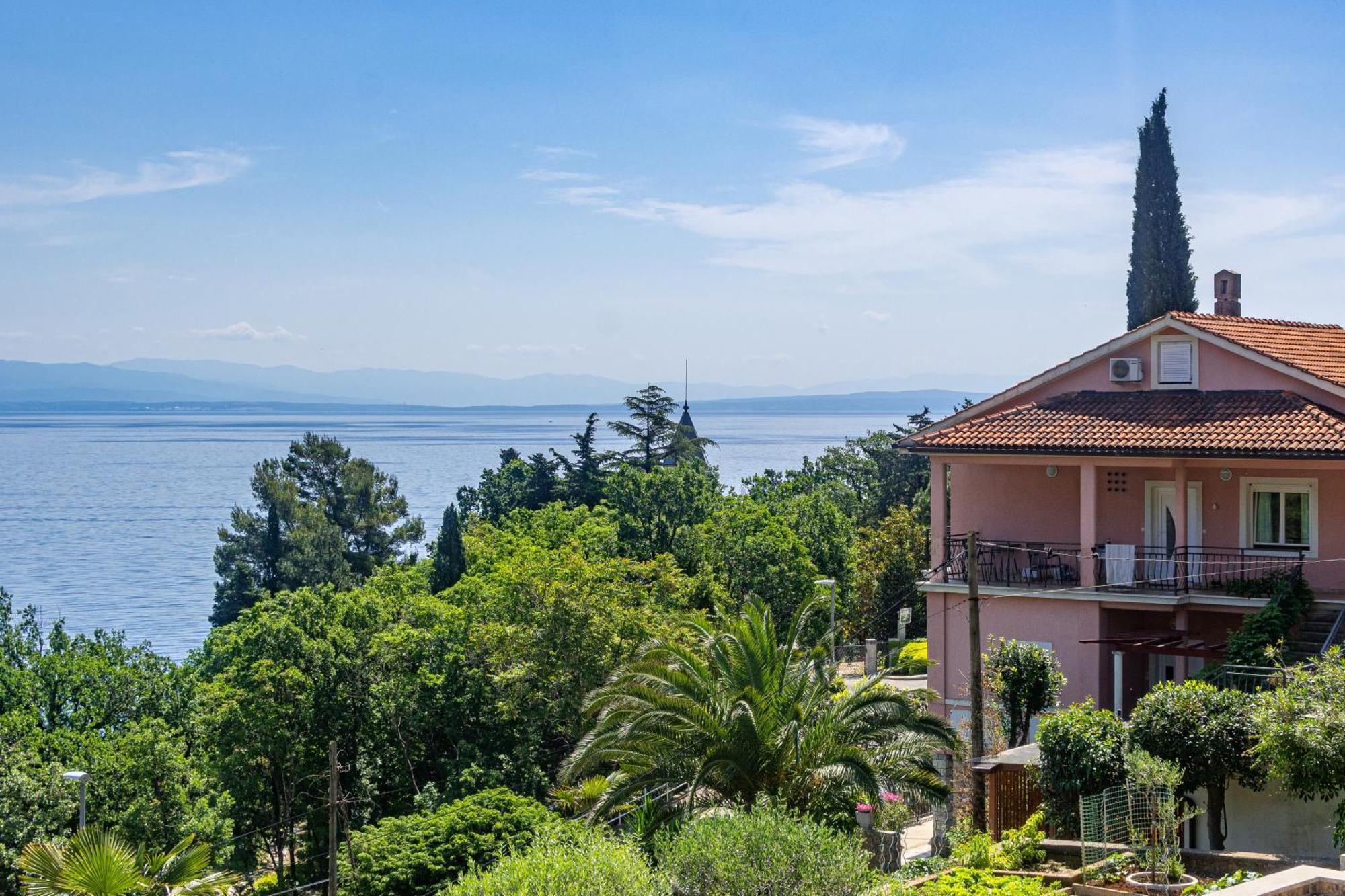 Apartments By The Sea Medveja, Opatija - 7720 Lovran Eksteriør bilde