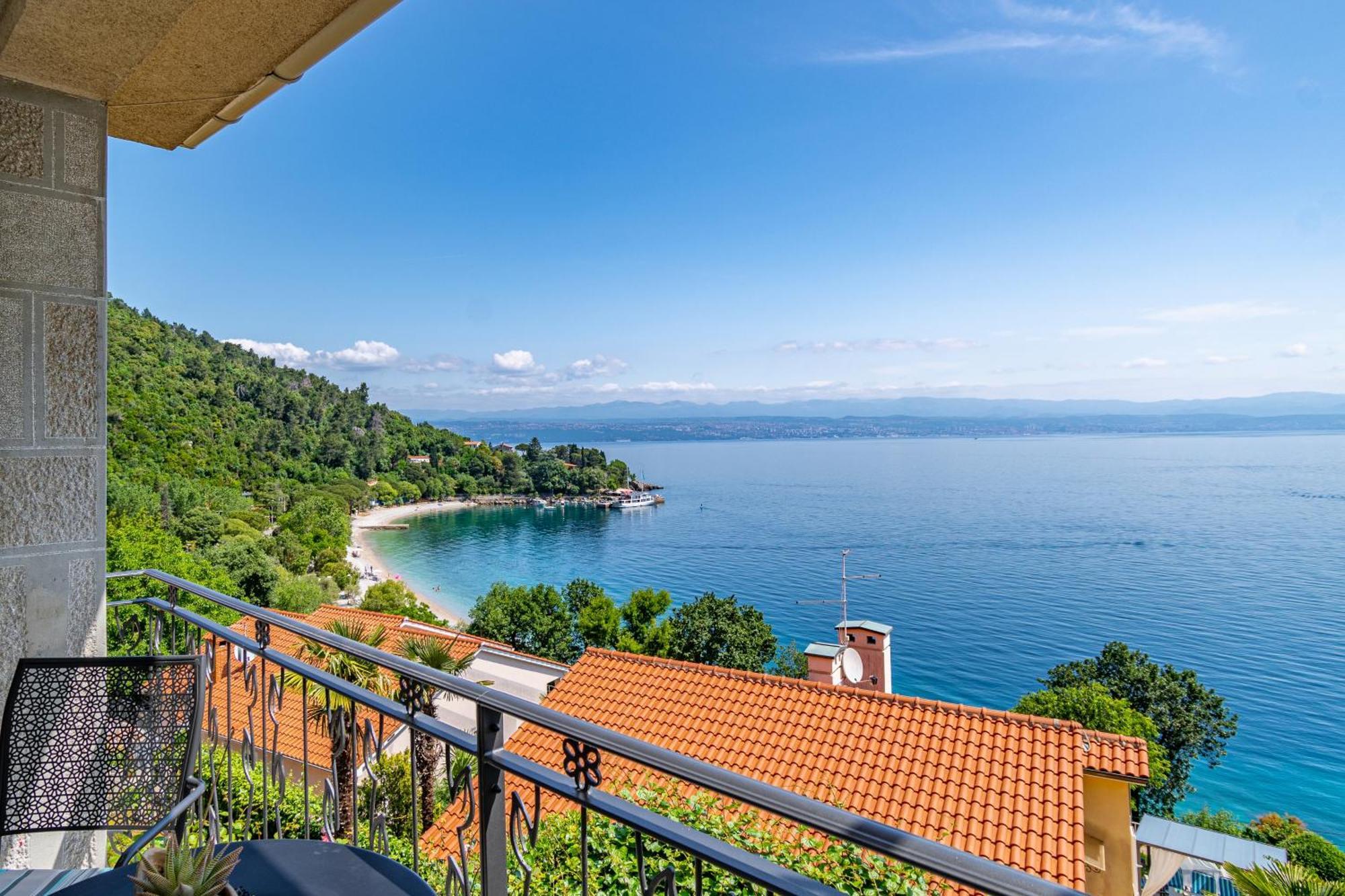Apartments By The Sea Medveja, Opatija - 7720 Lovran Eksteriør bilde