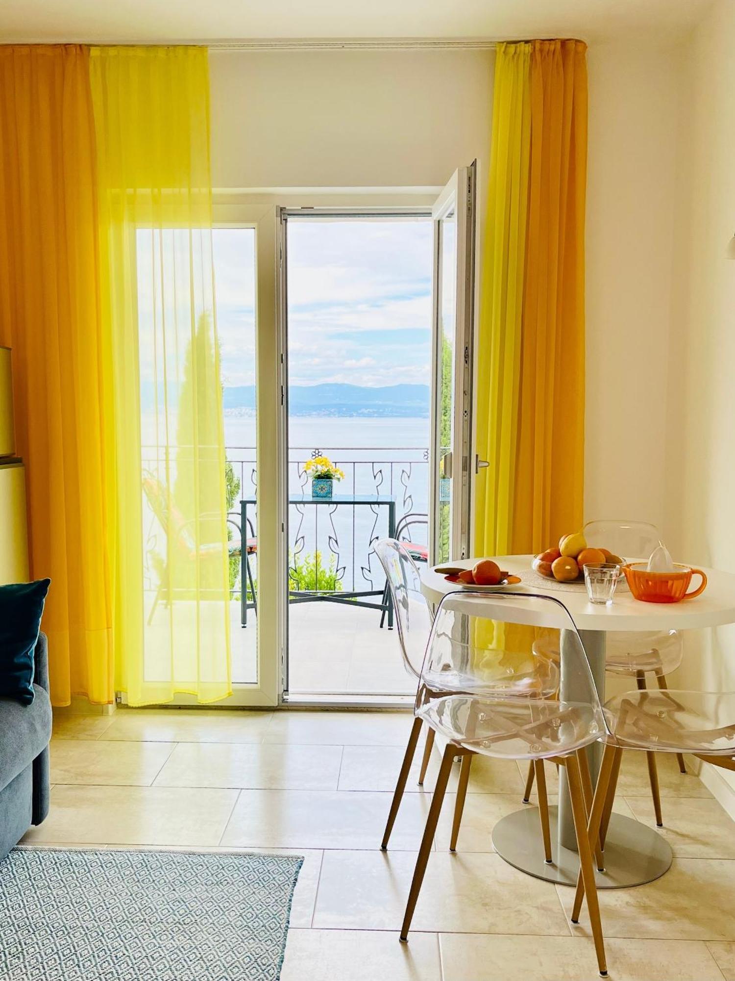Apartments By The Sea Medveja, Opatija - 7720 Lovran Eksteriør bilde