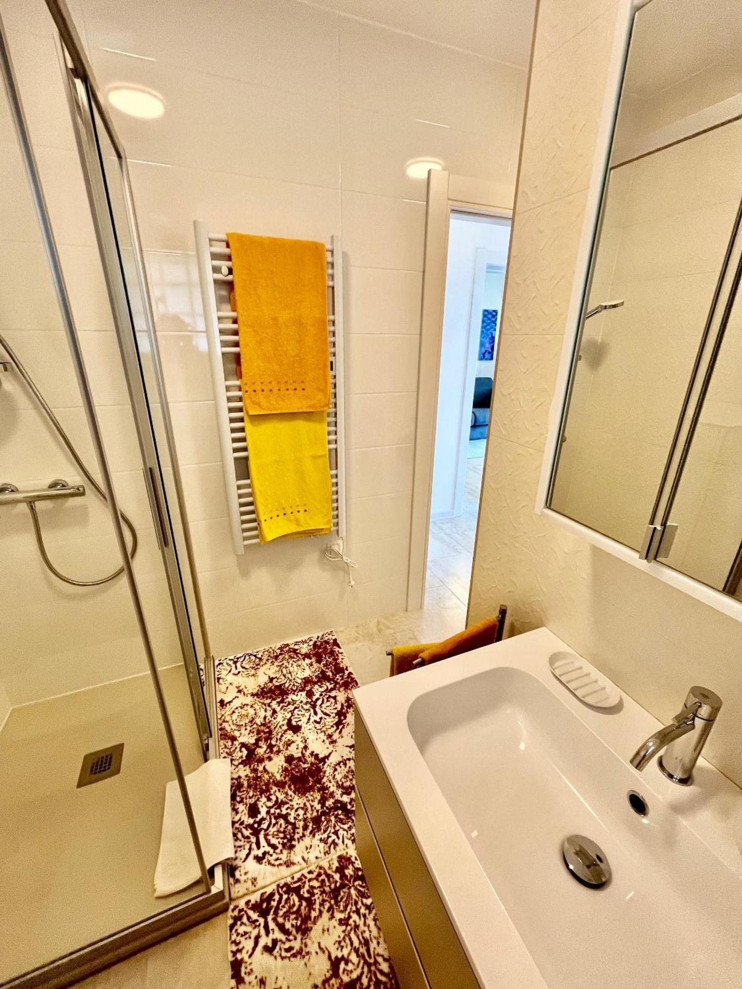 Apartments By The Sea Medveja, Opatija - 7720 Lovran Rom bilde