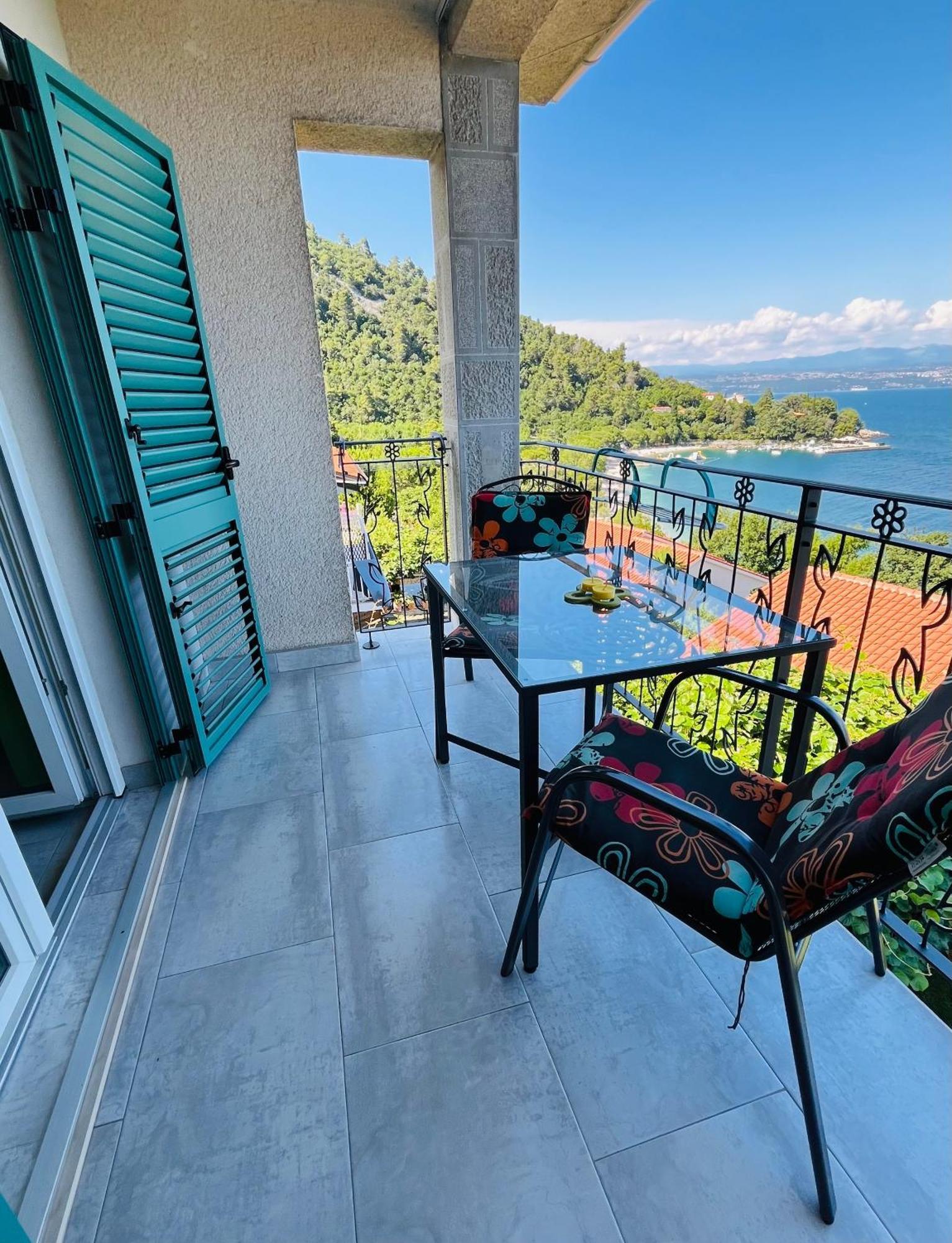 Apartments By The Sea Medveja, Opatija - 7720 Lovran Eksteriør bilde