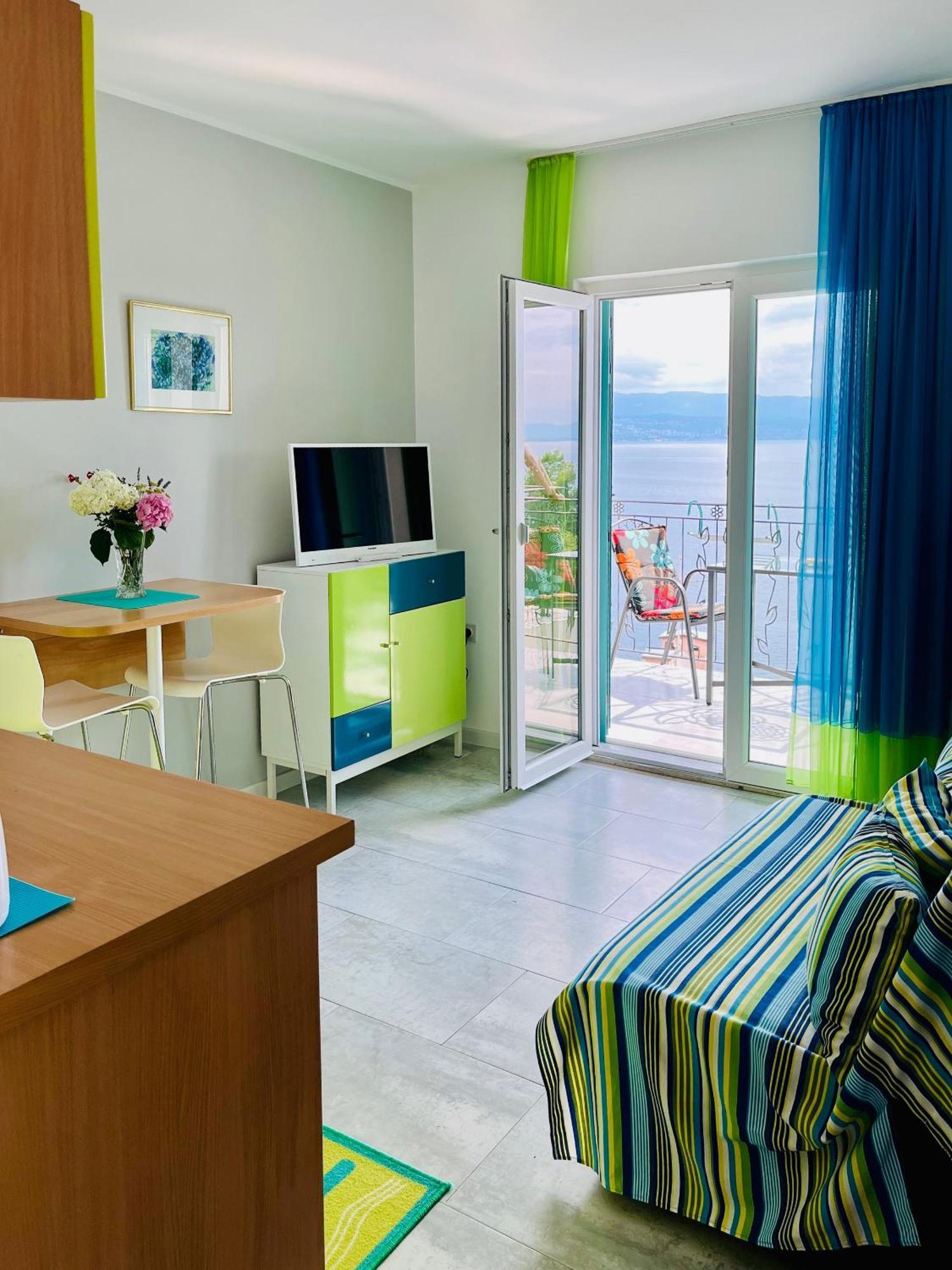 Apartments By The Sea Medveja, Opatija - 7720 Lovran Eksteriør bilde