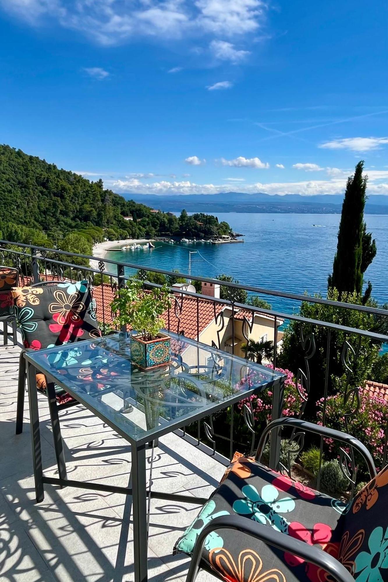 Apartments By The Sea Medveja, Opatija - 7720 Lovran Eksteriør bilde